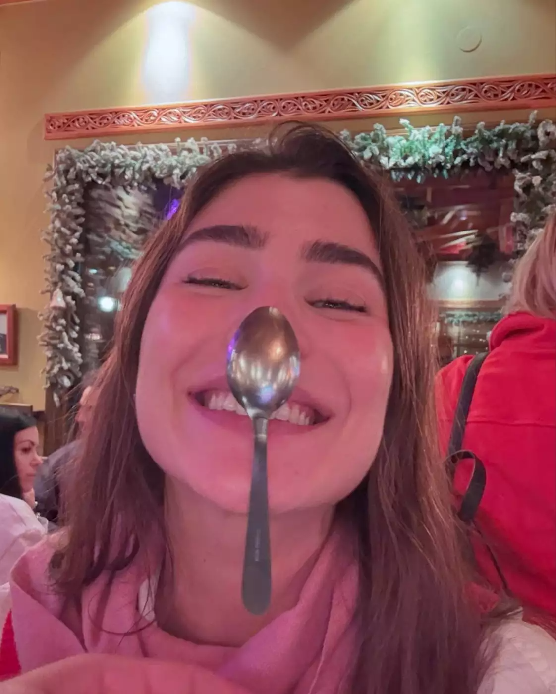 Η Χρύσα Μιχαλοπούλου με τον γιο της 