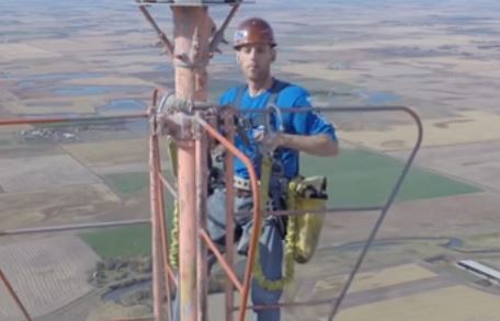 ergazetai-dyo-imeres-to-chrono-kai-kerdizei-40-000-eyro-amp-8211-na-ta-prosonta-poy-prepei-na-echeis-gia-na-kaneis-ti-doyleia-toy-331200