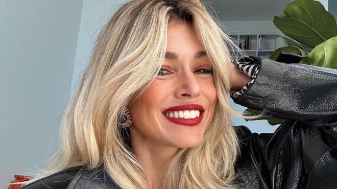 i-pio-omorfi-ellinida-xekina-nea-moda-ekane-to-pio-teleio-koyrema-kai-oles-psachnoyn-ton-kommoti-tis-342369