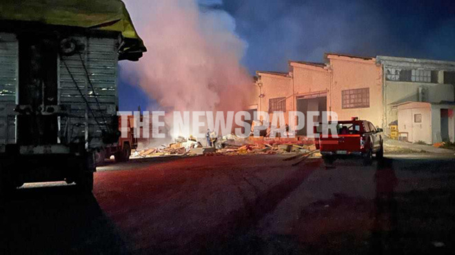 symvainei-tora-fotia-stin-viomichaniki-periochi-amp-8211-egine-paranaloma-toy-pyros-sygklonizoyn-oi-protes-eikones-tis-katastrofis-342441