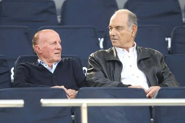 Ο Αντώνης Αντωνιάδης αποχαιρετά τον Μίμη Δομάζο 