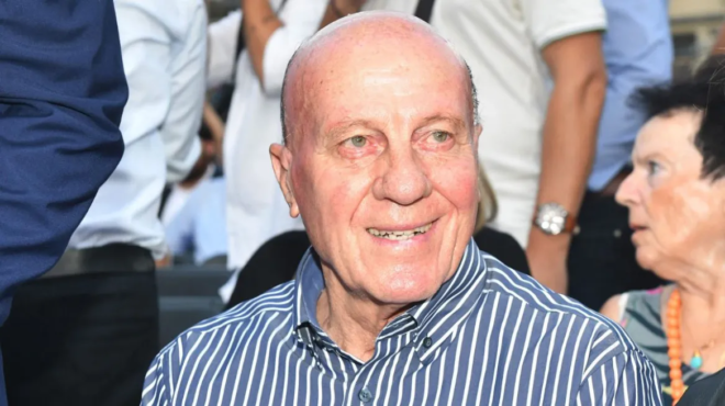 to-eftiaxe-gia-na-meinei-oli-i-oikogeneia-amp-038-telika-amp-8230-emeine-moni-tis-to-marmarino-palati-ton-1000tm-me-tis-10-kamares-ton-domazoy-amp-8211-koylianoy-342569