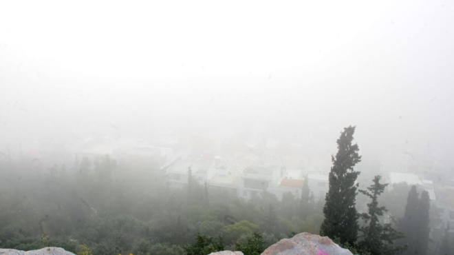 lythike-to-mystirio-poy-anisychise-toys-athinaioys-etsi-proklithike-i-omichli-poy-skepase-chthes-tin-athina-amp-8211-i-exigisi-toy-fainomenoy-338403