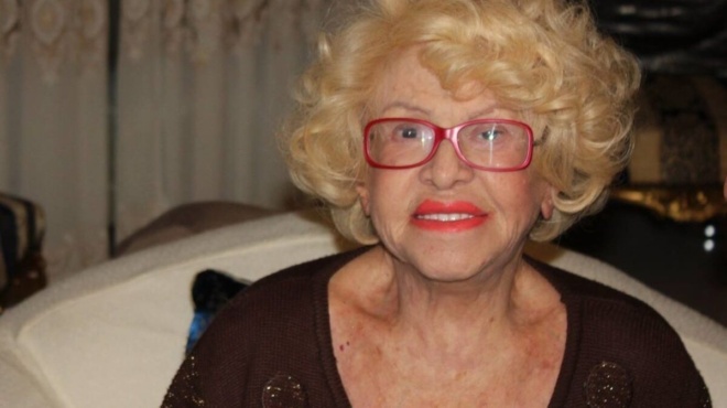 pethane-o-gios-tis-o-antras-tis-ti-narkose-amp-038-tin-afise-egkyo-kapote-itan-1o-onoma-simera-sta-101-i-giraioteri-ellinida-tragoydistria-en-zoi-338814