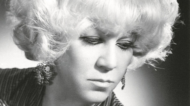 kaiti-gkrey-to-pragmatiko-onoma-i-yiothesia-to-megalo-tis-parapono-kai-i-teleytaia-tis-emfanisi-prin-pethanei-340798