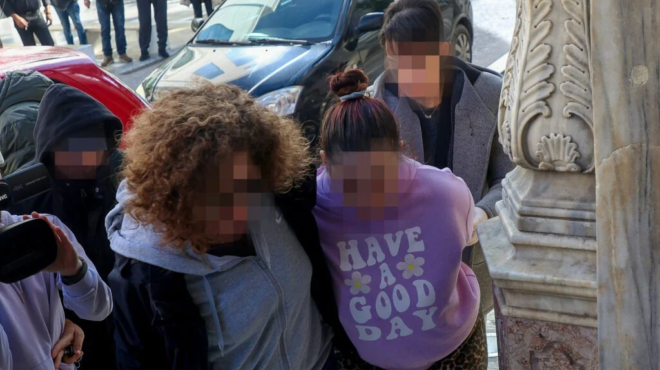 oli-i-chora-einai-sokarismeni-i-foto-tis-miteras-teras-tin-ora-poy-evlepe-ton-44chrono-na-chtypa-aneleita-ton-3chrono-gio-tis-prokalei-aidia-panellinios-343212