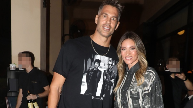 anakoinothike-o-gamos-toy-aiona-pantreyontai-athina-oikonomakoy-kai-mproyno-tserela-ayti-einai-i-fotografia-poy-toys-amp-8220-prodose-amp-8221-343181