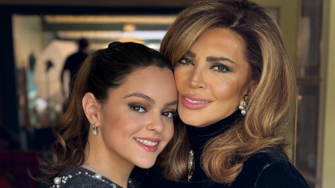 ekane-toys-parizianoys-na-gyrizoyn-ta-kefalia-toys-h-maritina-ntenisi-sta-kalytera-tis-didaxe-styl-sti-poli-toy-fotos-342312