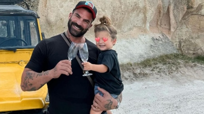 den-amp-8230-chorizei-apo-ton-gio-toy-o-dimitris-alexandroy-amp-8211-oi-anartiseis-meta-tis-fimes-chorismoy-apo-tin-ioanna-toyni-amp-8211-ti-echei-symvei-349988