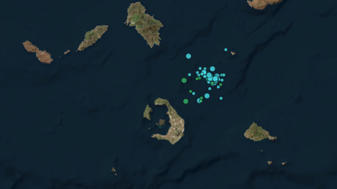 xypna-o-amp-8230-efialtis-toy-amp-8217-56-dramatiki-proeidopoiisi-papazachoy-gia-tin-santorini-protognoro-fainomeno-pithani-i-donisi-pano-apo-6-richter-345499