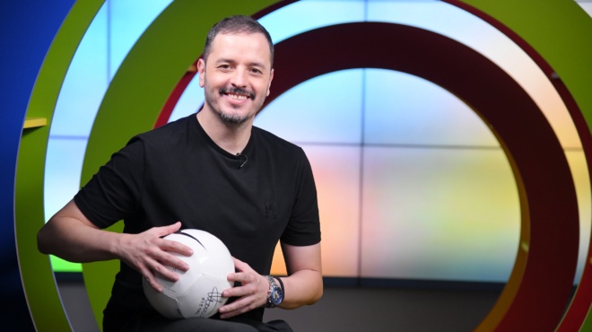 alexandros-tsoyvelas-spania-koini-exodos-me-tin-panemorfi-syntrofo-toy-poy-epilegei-ti-zoi-makria-apo-ta-fota-348327