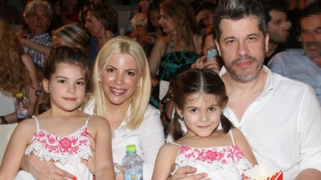 echoyn-ginei-koyklares-i-antelina-amp-038-o-charis-varthakoyris-pigan-mpoyzoykia-me-tis-kores-toys-amp-038-ena-magazi-amp-8230-kremase-to-sagoni-me-tin-omorfia-toys-349286