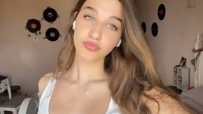 anastasia-royva-h-kori-toy-saki-tragoydaei-sto-tiktok-kai-nomizoyn-pos-einai-diasimo-top-model-344849