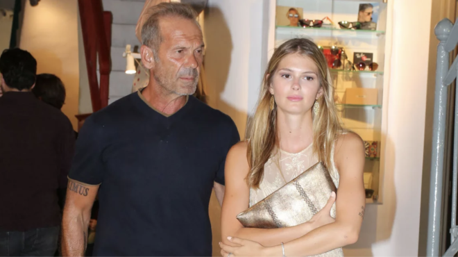 to-eide-oli-i-ellada-kai-amp-8230-ochi-mono-o-petros-kostopoylos-scholiase-me-mono-4-lexeis-ton-arravona-tis-koris-toy-amalias-kostopoyloy-349209