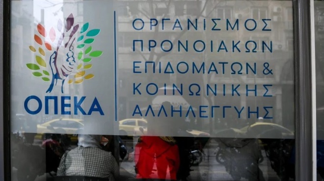trechoyn-sta-atm-oi-ellines-simera-mpikan-ta-lefta-poy-perimenan-logo-amp-8230-flevari-amp-8211-gemisan-618-297-logariasmoi-352875