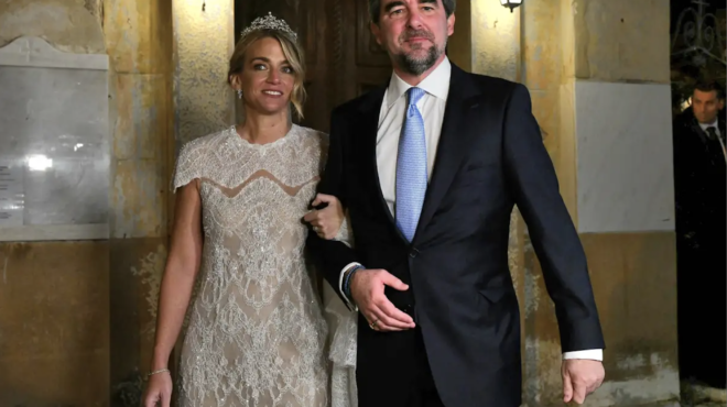 archontiko-olo-dantela-me-diafaneia-amp-038-makry-peplo-to-paramythenio-nyfiko-tis-chrysis-vardinogianni-poy-magnitise-ola-ta-vlemmata-346562