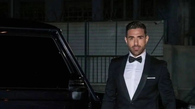 autos-einai-o-ellinas-poy-tha-diekdikisei-ton-titlo-toy-omorfoteroy-andra-ston-kosmo-deite-foto-347052