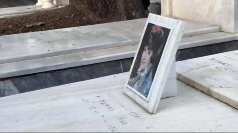 Ρένα Βλαχοπούλου οικογενειακός τάφος 