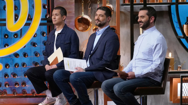 proti-fora-ginetai-ayto-sto-masterchef-amp-8211-den-pisteyan-ayto-poy-etrogan-oi-krites-amp-8211-na-to-po-to-piato-einai-asyllipto-ena-cheirokrotima-347691