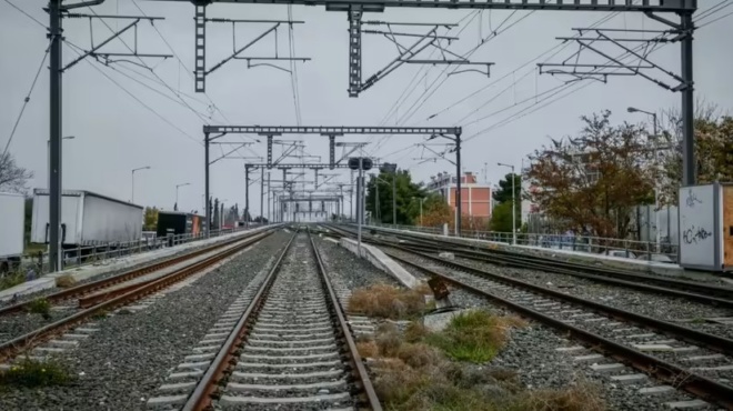 ektakto-treno-gia-thessaloniki-emeine-sti-rapsani-kathysteriseis-kai-talaiporia-gia-toys-epivates-353198