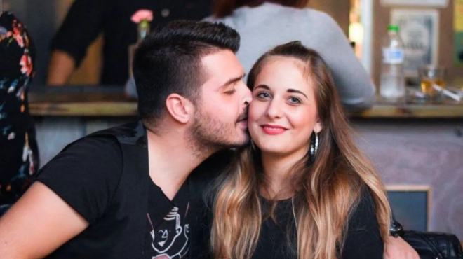 mazi-stin-zoi-mazi-kai-ston-thanato-ragizei-kardies-to-diplo-kideiocharto-toy-kosta-kai-tis-kerasias-kideyoyn-mazi-ta-paidia-toys-oi-goneis-356438