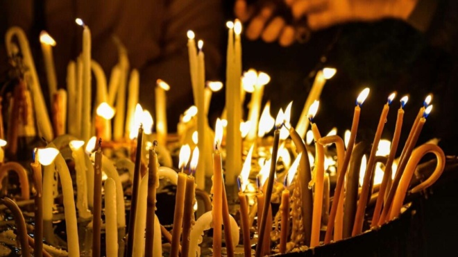 apisteyto-peristatiko-se-ekklisia-andras-mpike-gymnos-stoys-chairetismoys-kai-fonaze-355950