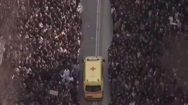 i-sygklonistiki-eikona-apo-tin-poreia-tis-thessalonikis-poy-esose-ti-zoi-apo-diadiloti-353469