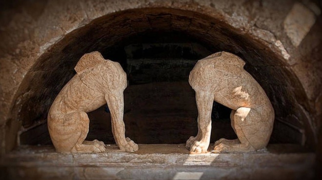 prokalei-deos-terastia-anakalypsi-tora-stin-amfipoli-poy-allazei-ta-dedomena-emeinan-me-anoichto-to-stoma-oi-archaiologoi-357502