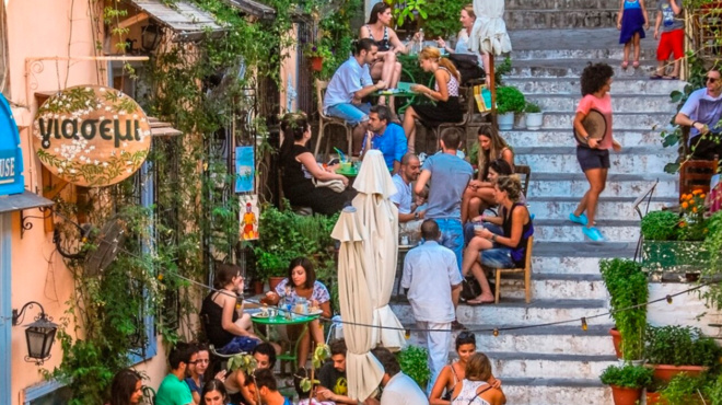 ekleise-to-giasemi-loyketo-sto-pio-emvlimatiko-magazi-tis-plakas-meta-apo-16-chronia-amp-8211-i-anartisi-tis-idioktitrias-amp-8211-ti-echei-symvei-362715