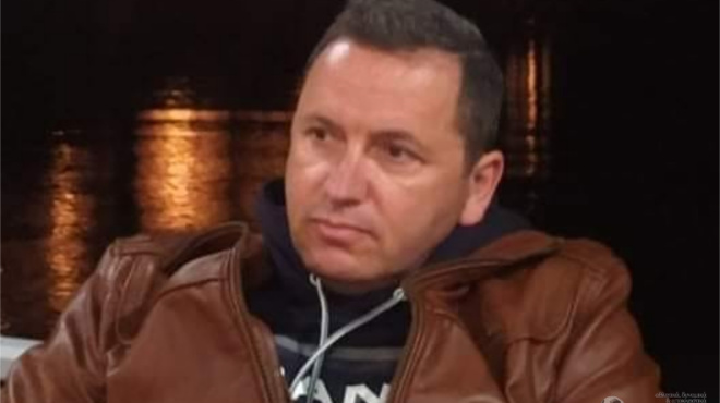 pethave-o-giannis-sioymoyrekis-amp-8220-efyge-amp-8221-proora-kai-skorpise-thlipsi-se-mia-olokliri-koinonia-353326