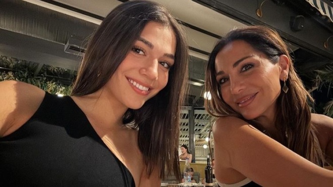 o-kakos-chamos-me-vandi-kai-tin-kori-tis-prin-ligo-i-melina-anevase-ayto-to-vinteo-tin-ekraxan-oloi-amp-038-i-mama-tis-egine-exalli-357928