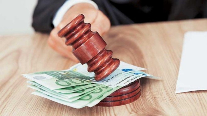 oyte-enas-ellinas-den-xerei-ti-deichnei-prostimo-200-eyro-kai-afairesi-diplomatos-gia-osoys-den-gnorizoyn-ti-simainei-ayto-to-sima-353609