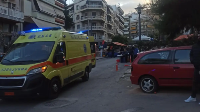 ektakto-apisteyti-tragodia-sto-kentro-tis-athinas-nearo-zeygari-pidixe-apo-to-mpalkoni-kai-skotothike-eikones-sok-epano-se-pagkoys-laikis-359246