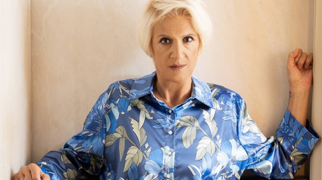 kaiti-konstantinoy-i-filologos-poy-egine-ithopoios-o-pateras-poy-echase-sta-8-o-logos-poy-den-pantreytike-pote-i-arrostia-amp-038-o-thanatos-sta-61-356444