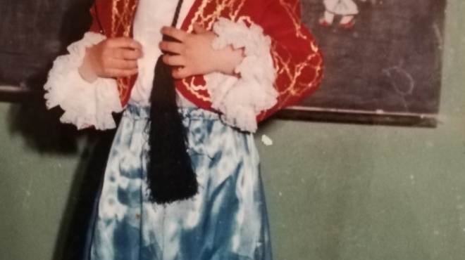 simera-einai-i-pio-omorfi-gynaika-tis-elladas-ligoi-tin-anagnorisan-se-paidiki-tis-fotografia-apo-to-proto-tis-poiima-361102