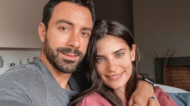 throwback-sto-2016-otan-o-sakis-tanimanidis-kai-i-christina-mpompa-ekanan-tin-1i-toys-dimosia-emfanisi-san-zeygari-ki-egine-chamos-353552