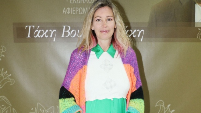 egkyos-xana-sta-53-pasignosti-ellinida-ithopoios-poy-epaize-stin-maria-tin-aschimi-amp-8211-i-1i-dimosia-emfanisi-me-foyskomeni-koilitsa-365295