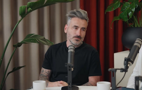 i-exomologisi-toy-g-mayridi-gia-ton-kakopoiitiko-patera-toy-me-xenychtoyse-gia-na-allaxo-ti-foni-moy-372451