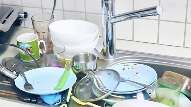 i-psychologiki-simasia-toy-na-afineis-vromika-piata-kai-giati-den-prepei-na-stoivazontai-366534