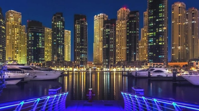 ta-amp-8220-martyrise-amp-8221-ola-i-ellinida-epicheirimatias-sta-adyta-ton-akolaston-parti-me-tis-diasimes-ellinides-poy-kanoyn-bizites-sto-ntoympai-365745