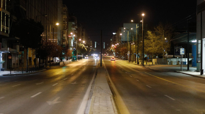 matheytike-to-onoma-toy-gonos-pamploytis-oikogeneias-tis-elladas-o-odigos-toy-panakrivoy-aytokinitoy-poy-etreche-me-300-chlm-ora-sti-syggroy-364225