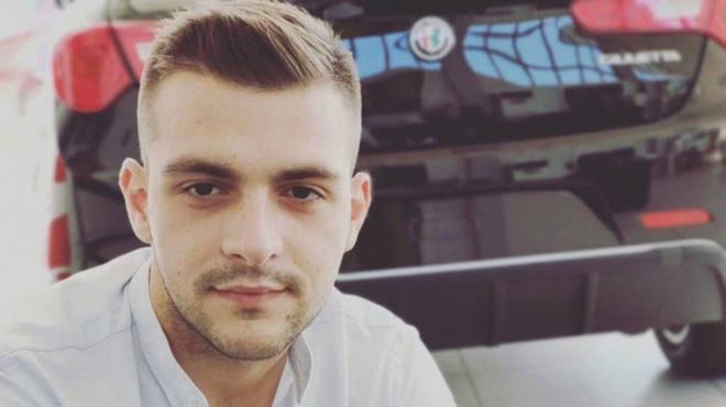 mitera-toy-stefanoy-elampe-o-kosmos-otan-chamogeloyse-na-agkaliazete-ta-paidia-sas-381833