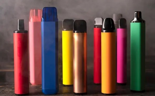 synagermos-poy-gia-osoys-kanoyn-ayta-ta-kapnika-proionta-amp-8211-ti-mporei-na-pathoyn-amp-8211-sovares-apeiles-gia-osoys-ta-kapnizoyn-382498