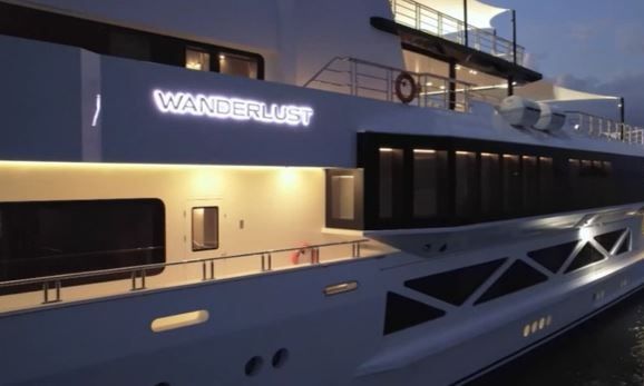 oli-i-mykonos-amp-8230-eniose-ftochi-sto-limani-i-thalamigos-ton-100-000-000e-amp-8211-ti-noikiazeis-1-000-000-tin-vdomada-ki-echei-mesa-oti-kai-ena-palati-382520