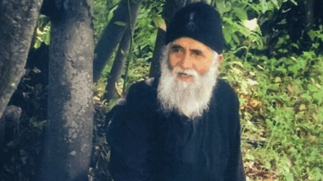 to-keli-toy-agioy-paisioy-ston-timio-stayro-spanies-fotografies-apo-to-esoteriko-toy-378328