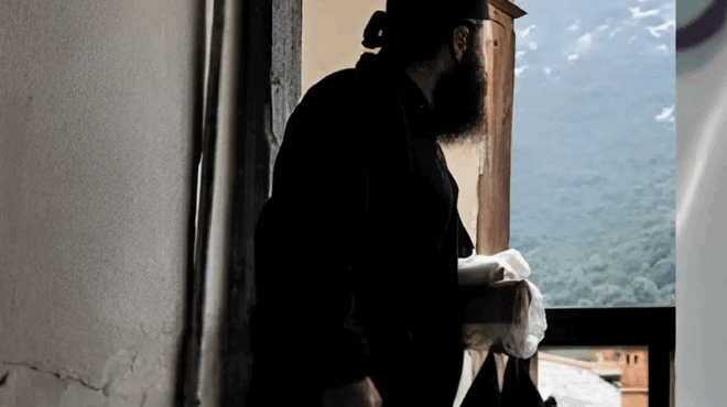 glossofagia-i-proseychi-apo-to-agio-oros-gia-na-dioxete-to-kako-mati-378374