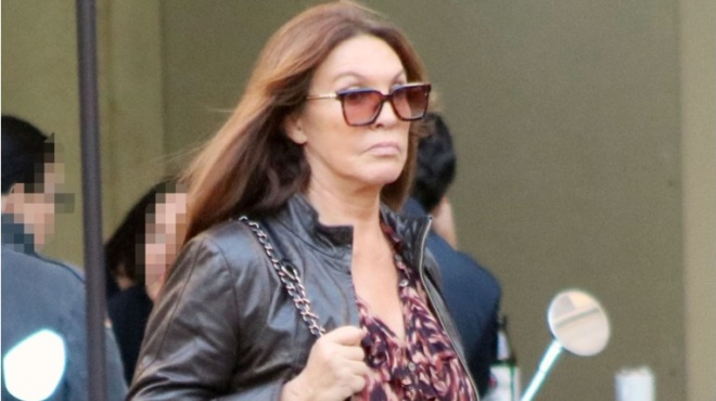 ektakto-gia-vana-mparmpa-amp-8211-i-1i-fotografia-sto-spiti-tis-meta-to-egkefaliko-380933