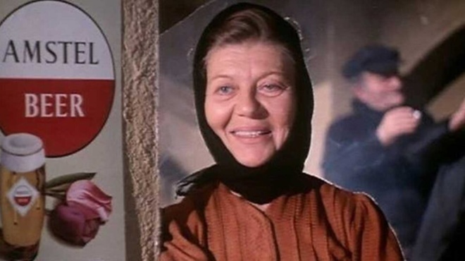 mathame-oti-pethane-10-meres-meta-amp-8230-tin-kideia-tis-i-glykia-ithopoios-toy-ellinikoy-sinema-esvise-xechasmeni-apo-oloys-mesa-sto-girokomeio-382011