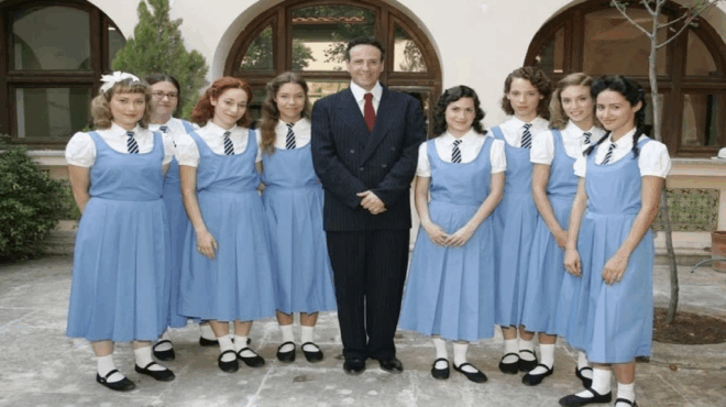 thymaste-ayti-tin-ithopoio-tis-10is-entolis-xechaste-o-ti-xerete-efyge-apo-tin-ellada-kai-simera-einai-pantelos-agnoristi-374387