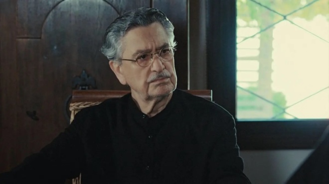 nikos-galanos-to-pragmatiko-onoma-oi-2-gamoi-i-gnosti-ithopoios-poy-arravoniastike-o-logos-poy-den-ithele-paidia-kai-to-telos-sta-79-378681